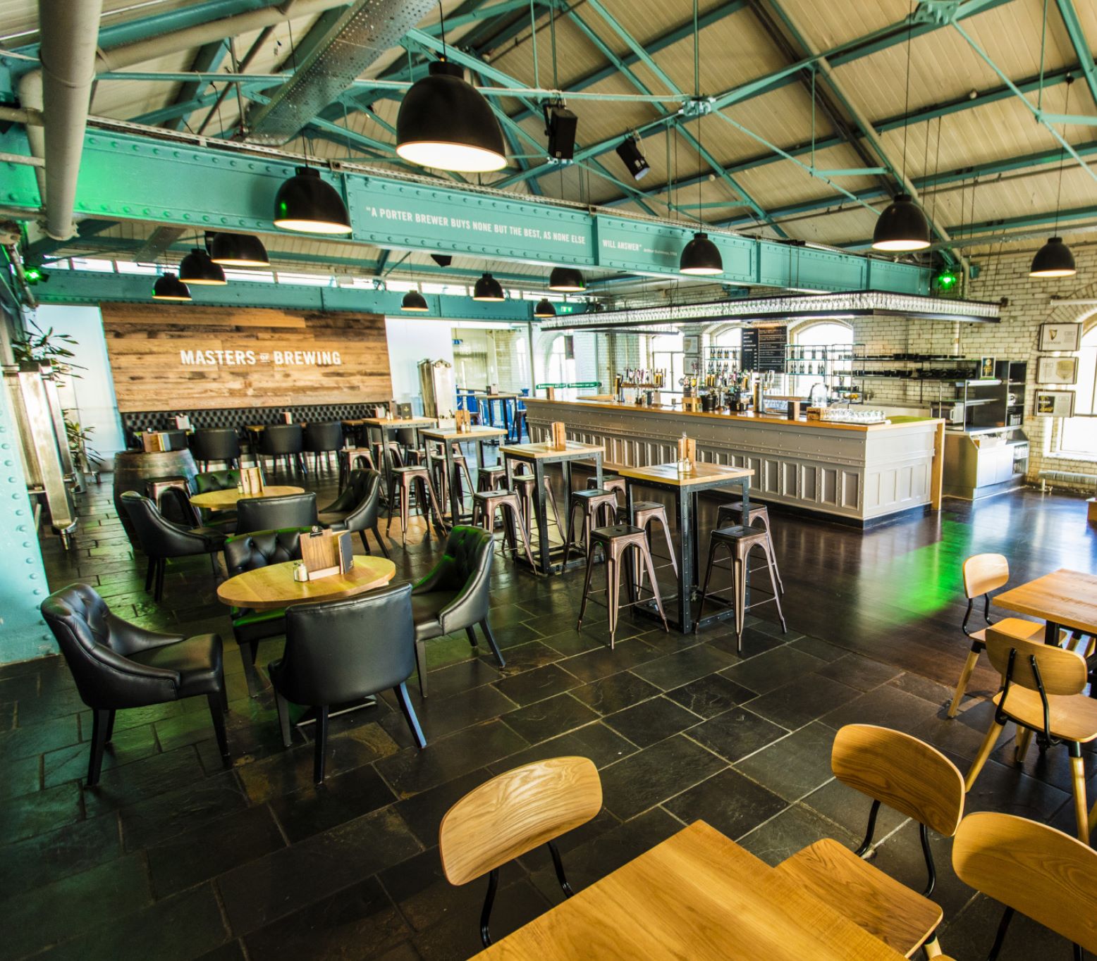 Arthur’s Bar panoramic view