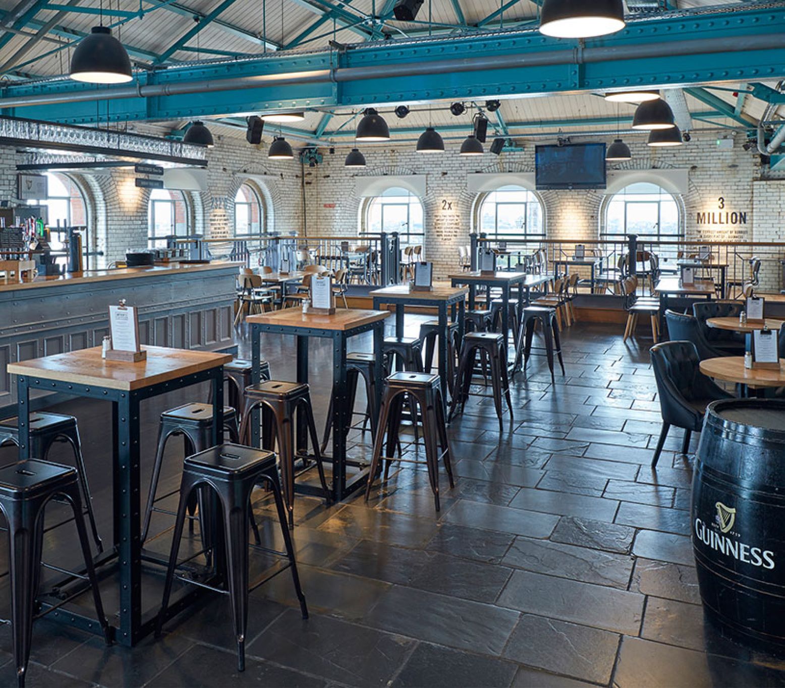 Arthur’s Bar panoramic view from lower area