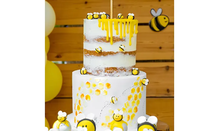 bumblebee baby shower cake