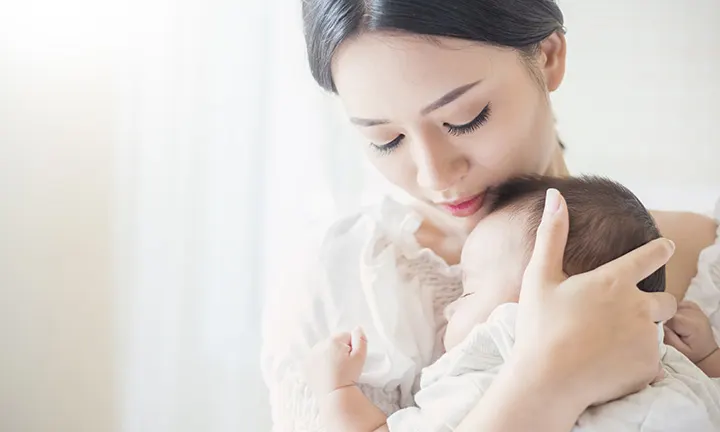 When do babies hold their head up?