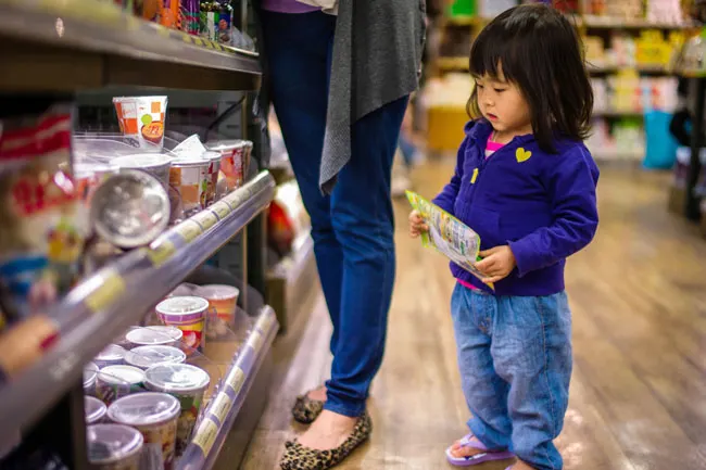 Grocery-shopping-with-baby