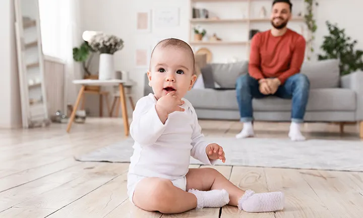 When do babies sit up?