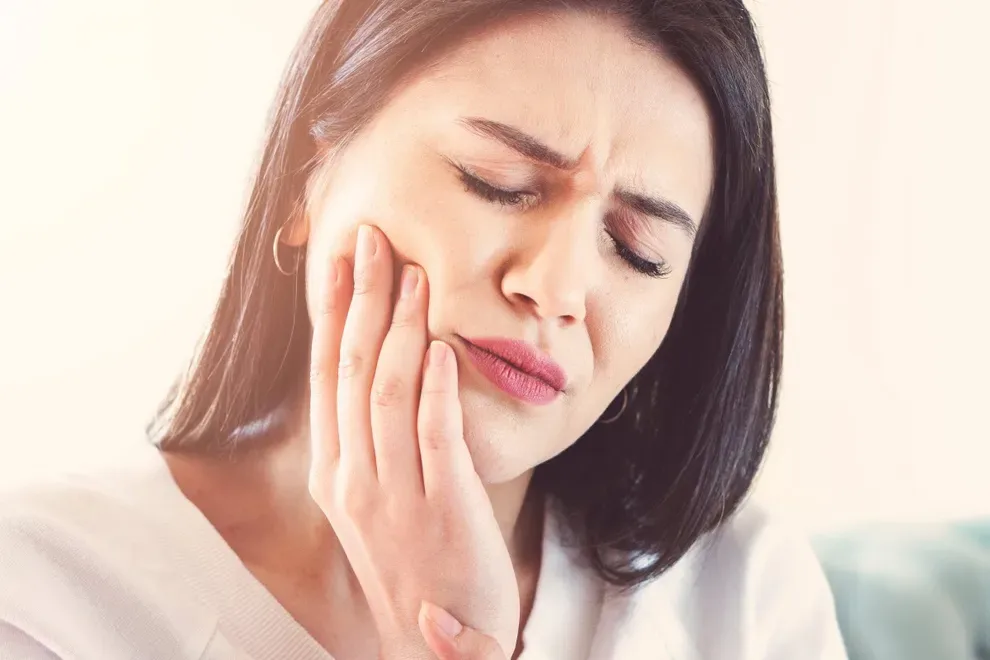woman-with-tooth-pain