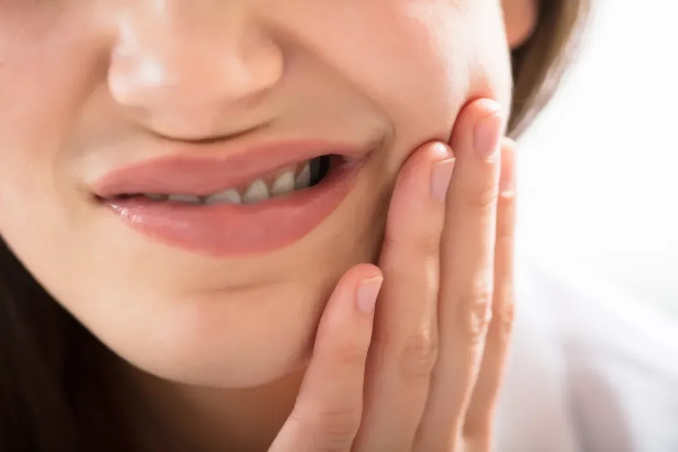 woman-inflamed-swollen-gums