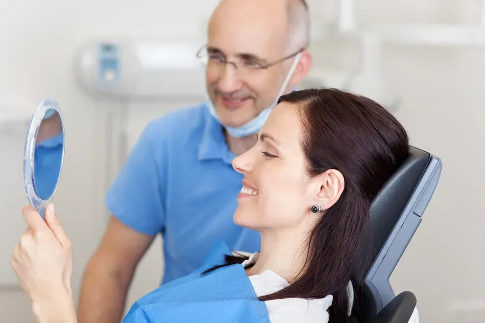 periodontist-with-patient