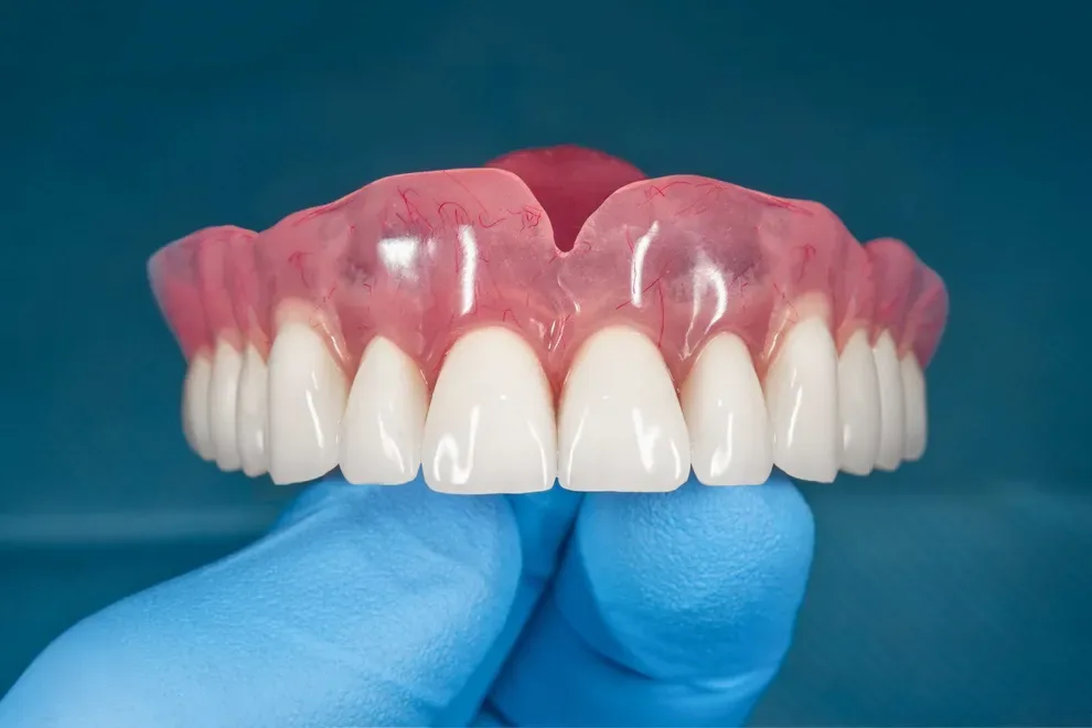 how-to-clean-dentures-the-right-away