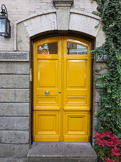 yellow_door_am