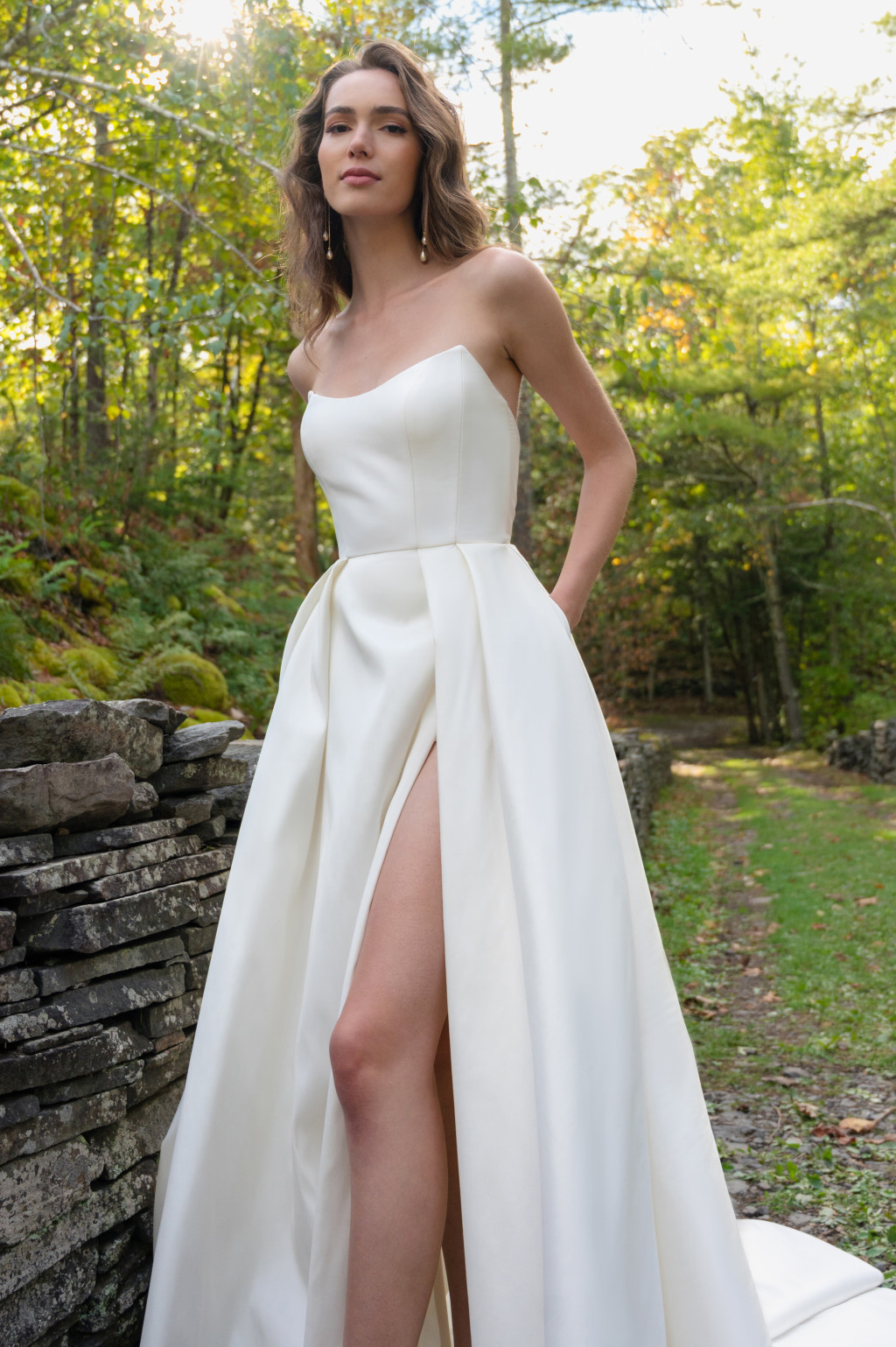 A Guide to Minimalist Wedding Dresses for Every Bride - Pretty Happy Love -  Wedding Blog