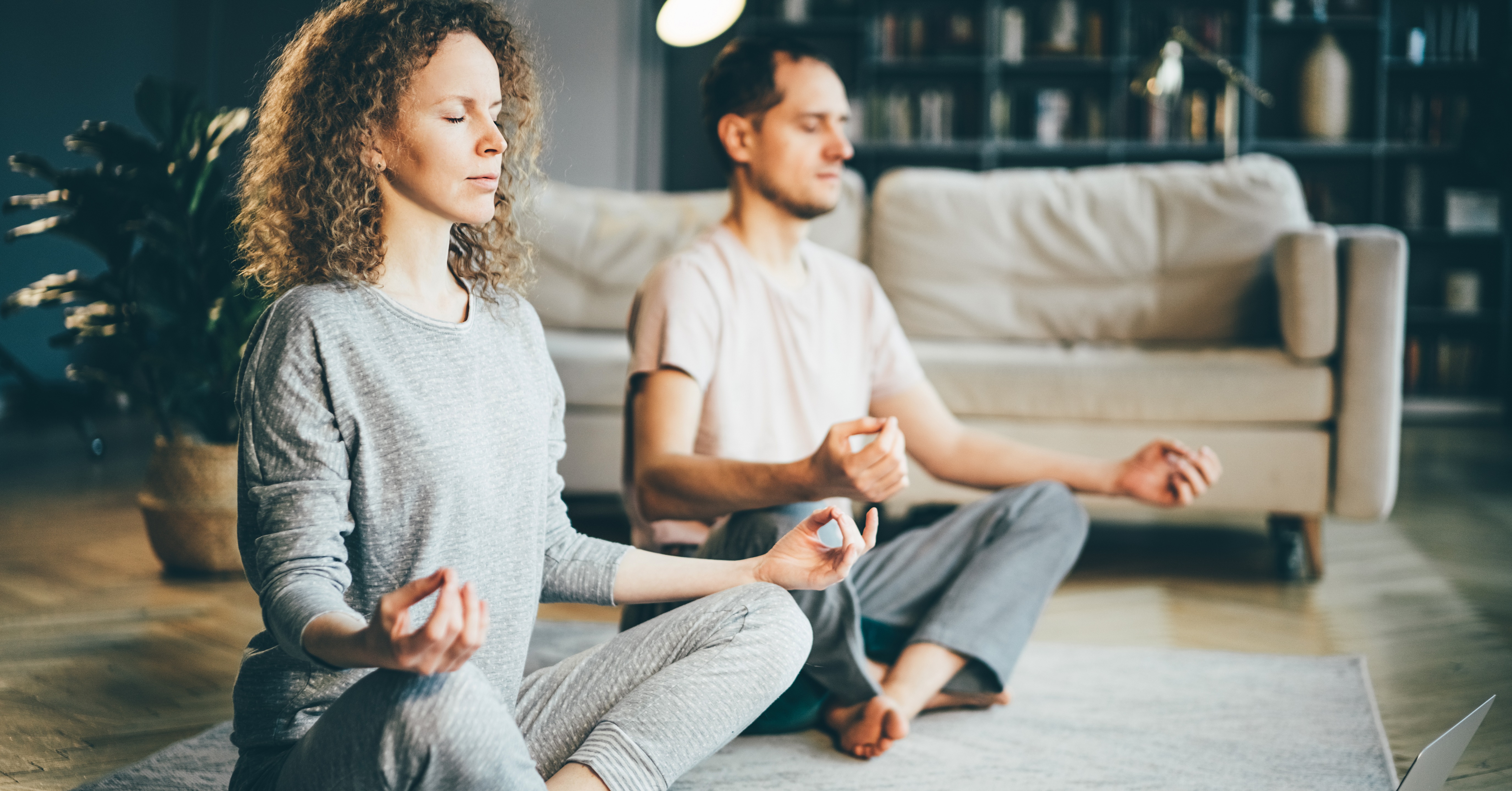 meditando en casa