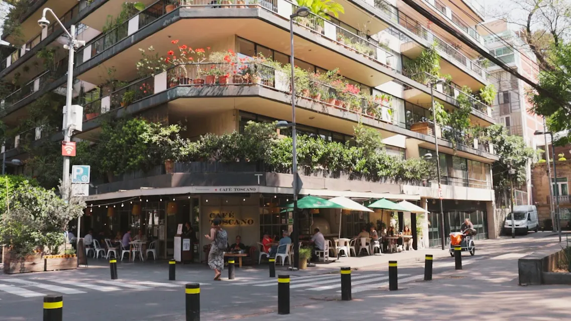 Café Toscano en Plaza Rio de Janeiro Roma Norte