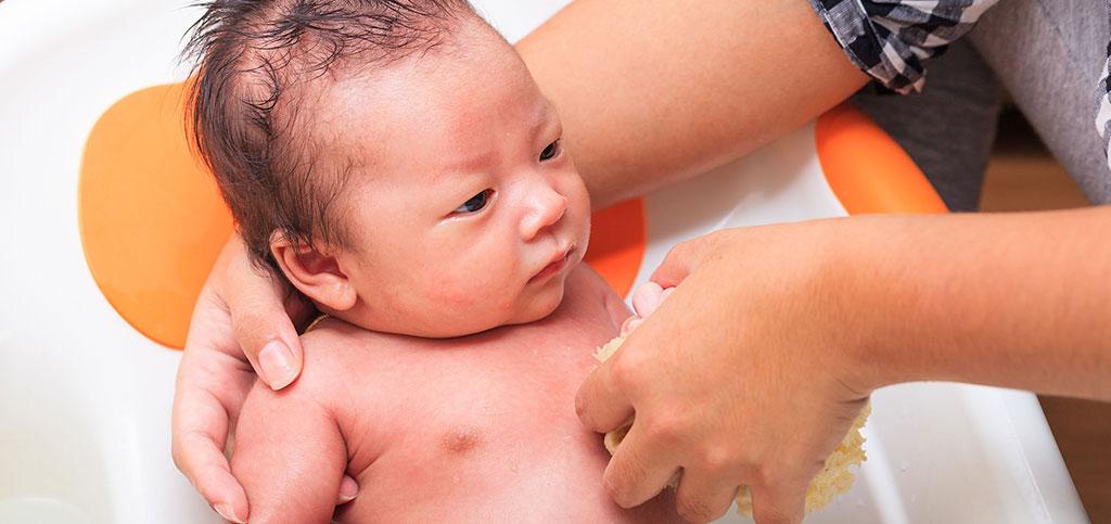 Giving Your Baby a Sponge Bath