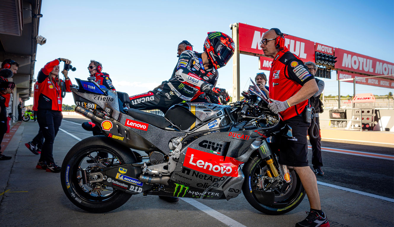 El Ducati Lenovo Team celebra el centenario de Ducati en el test de ...
