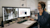 Une cheffe de projet consulte, sur deux écrans, un plan de niveau du chantier et des photos du site provenant de ProjectSight 360 Capture