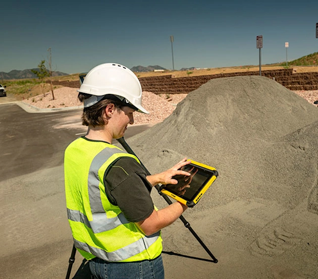 T110 tablet and Trimble X9 laser scanner on a construction site