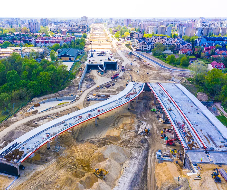 Vue aérienne d'une nouvelle route en construction