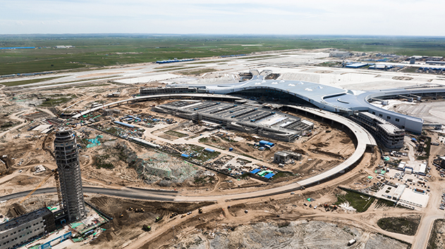 Aerial view of Lima's Jorge Chávez Airport expansion project, showcasing construction utilizing Trimble's BIM and connected technology solutions.