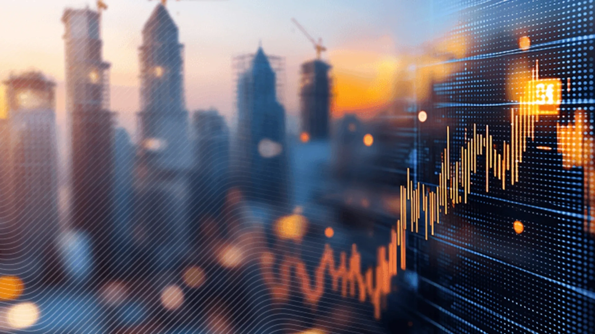 Paysage urbain flou au coucher du soleil, avec des grues à tour sur des bâtiments en construction. Une superposition numérique orange visualise les données du marché AECO, essentielles à la prise de décision.