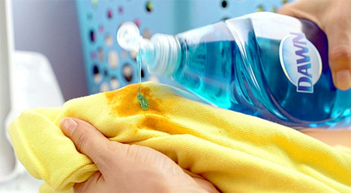 Can I use dish soap to clean clothes?