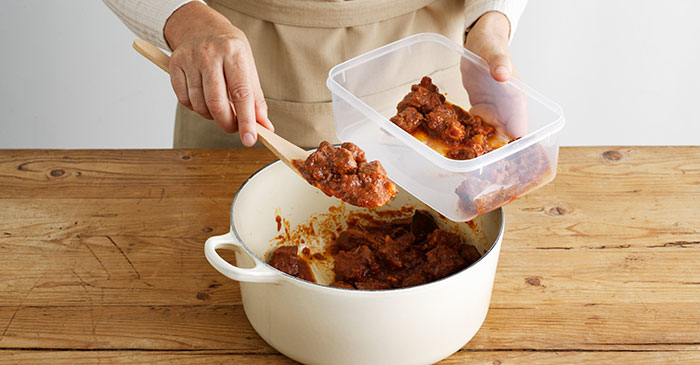 Keep pasta sauce from staining your plastic ware by spraying the