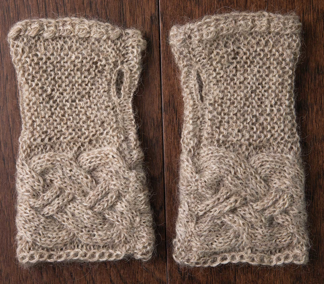 Leicester-Hat-and-Mitts-2