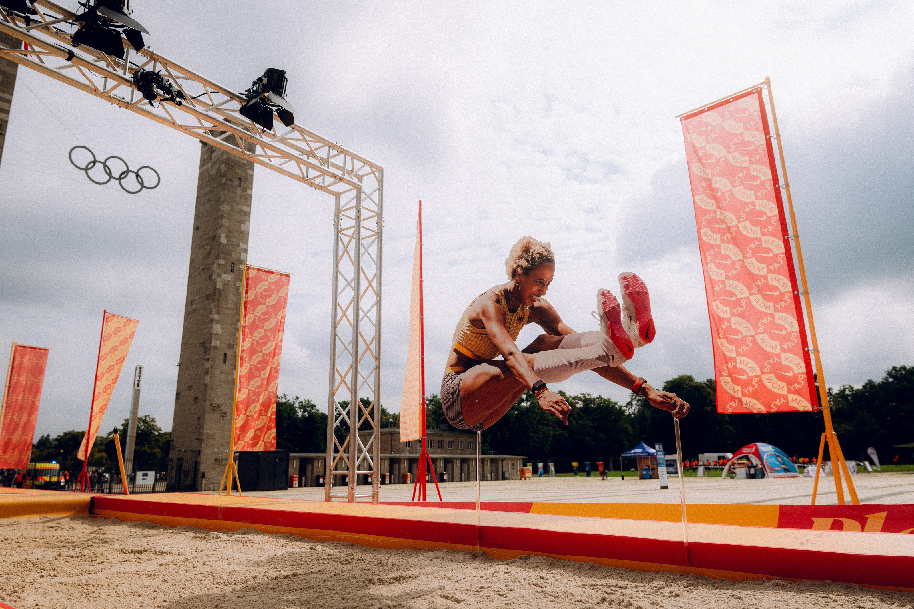 PHILIPPREINHARD.COM Nike Weitsprung L1400016