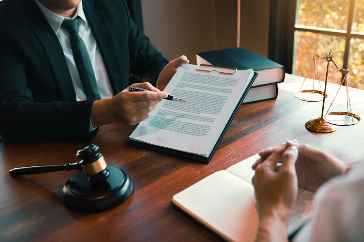 contracts lawyer - legal enforceability 
