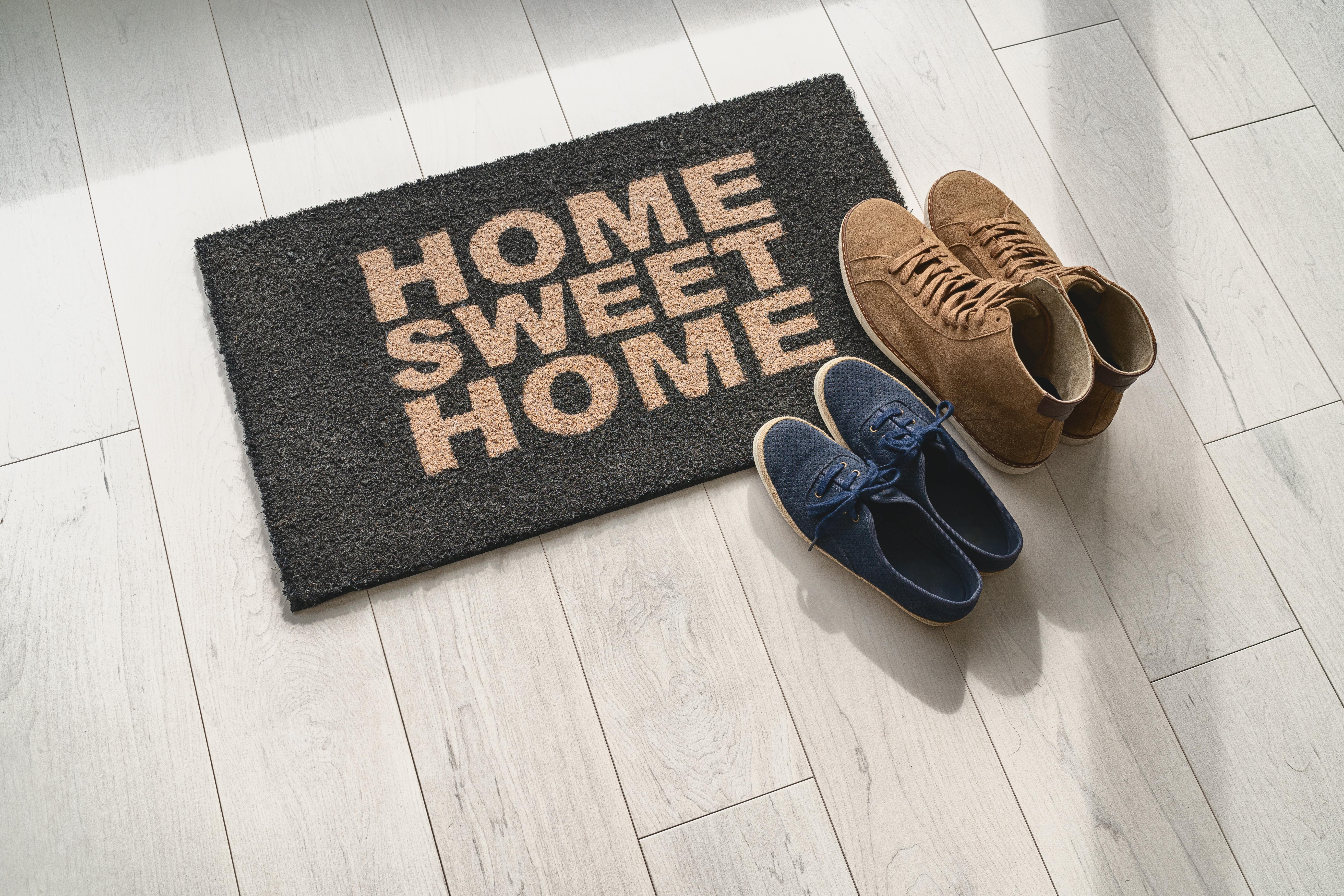 Home sweet home doormat with 2 pairs of shoes