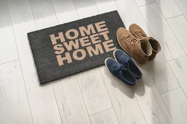 Home sweet home doormat with 2 pairs of shoes