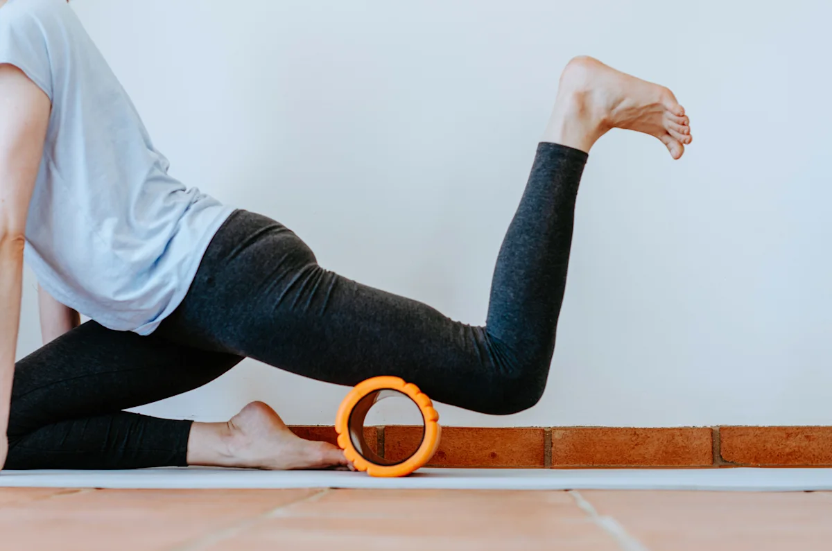thigh foam rolling
