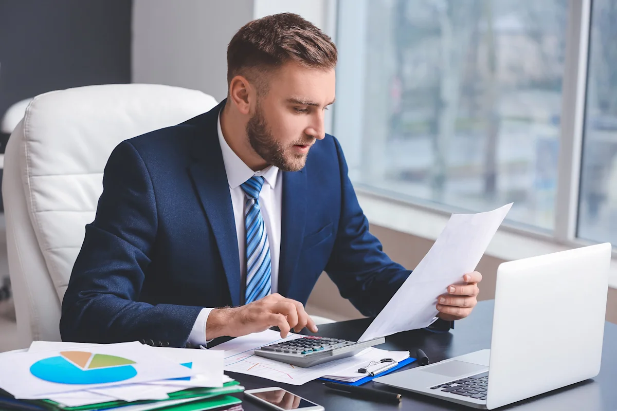 Accountant - contracts lawyer