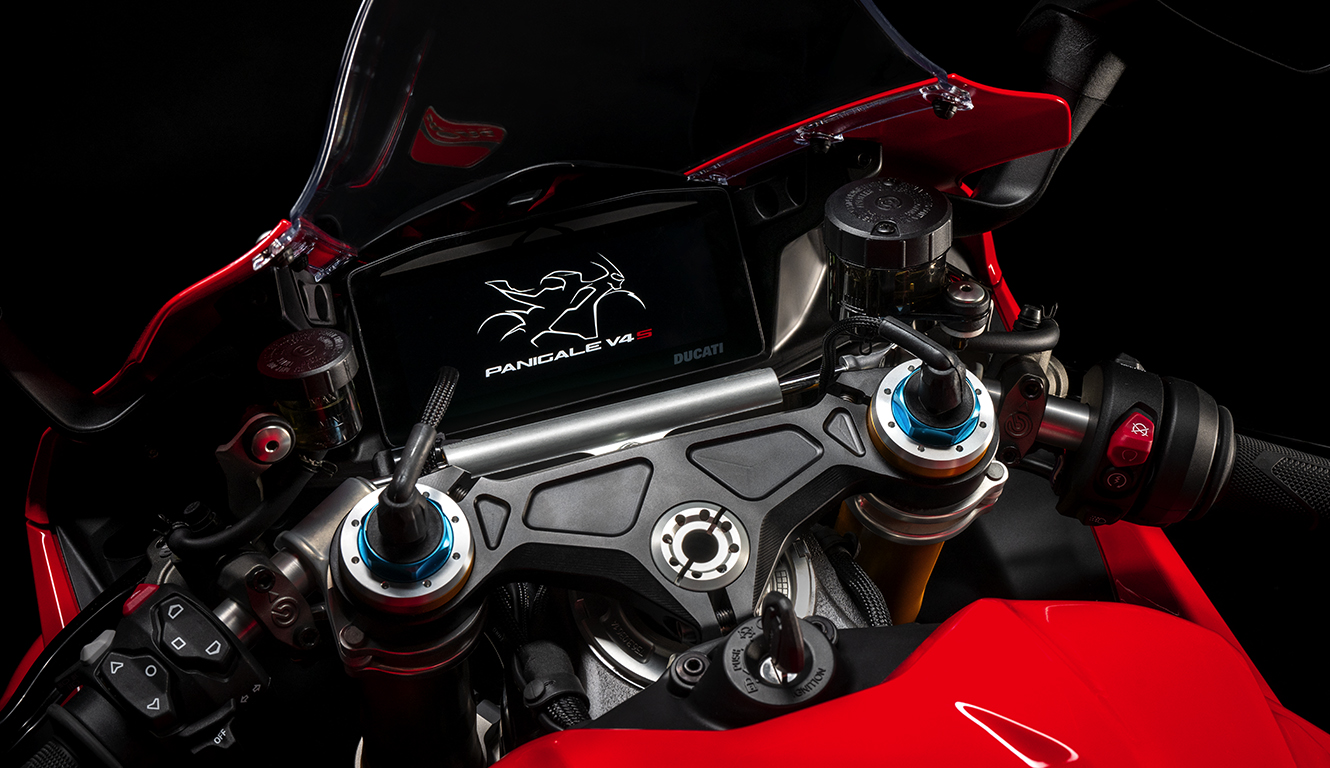 Adam Child and Bike World test out the Panigale V4 rider aids on a wet ...