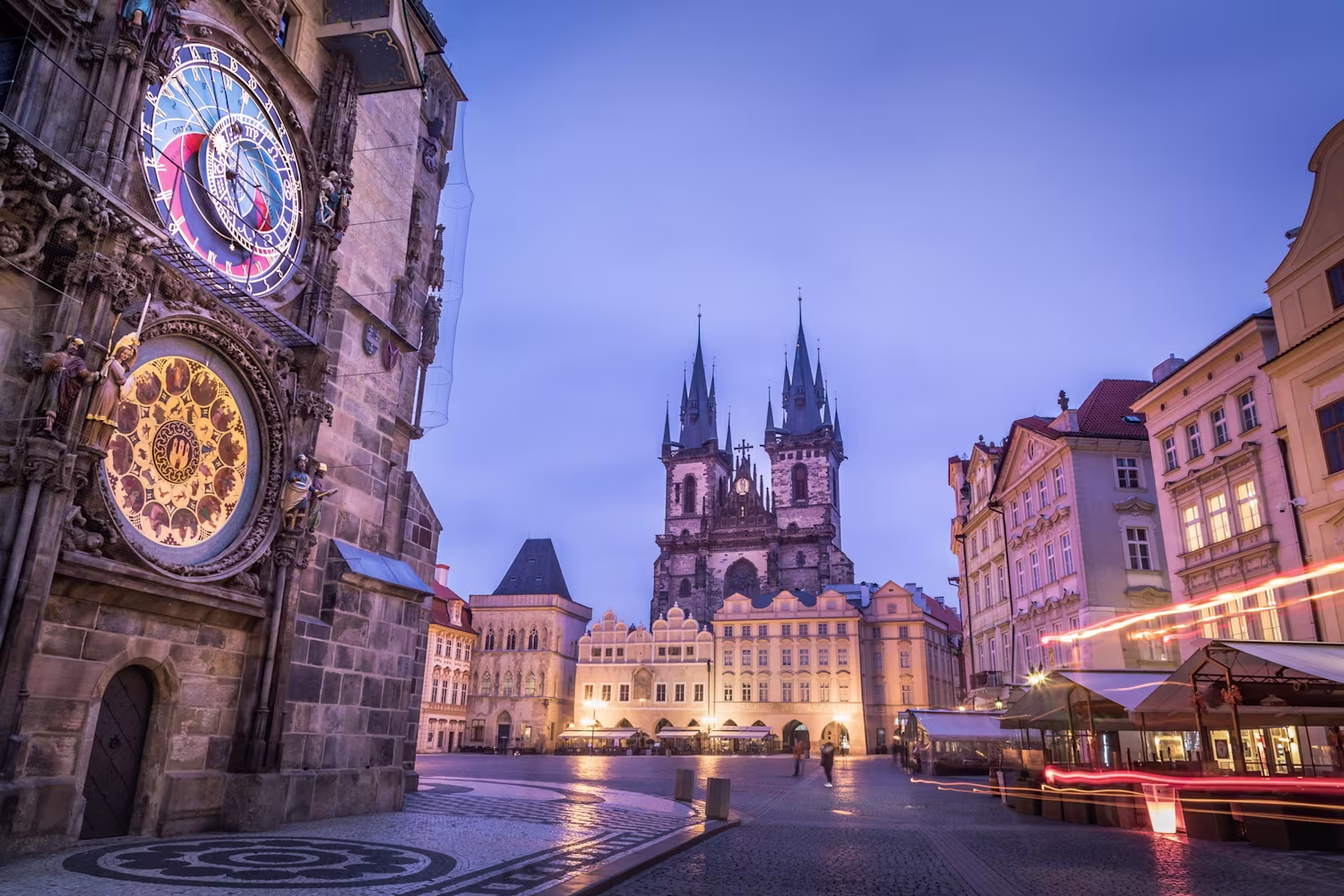 Fumare a Praga: foto dell’orologio astronomico