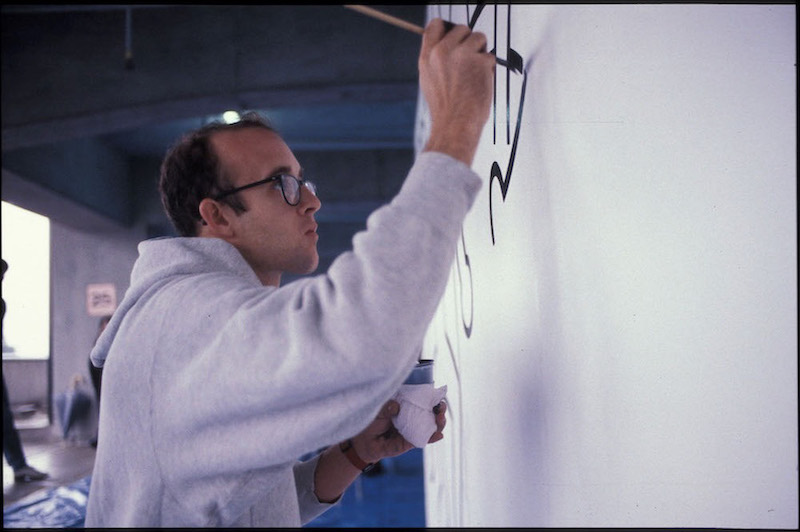 Keith Haring, Photo: Tseng Kwong Chi © 1984 Muna Tseng Dance Projects Inc, Art: © Keith Haring Foundation