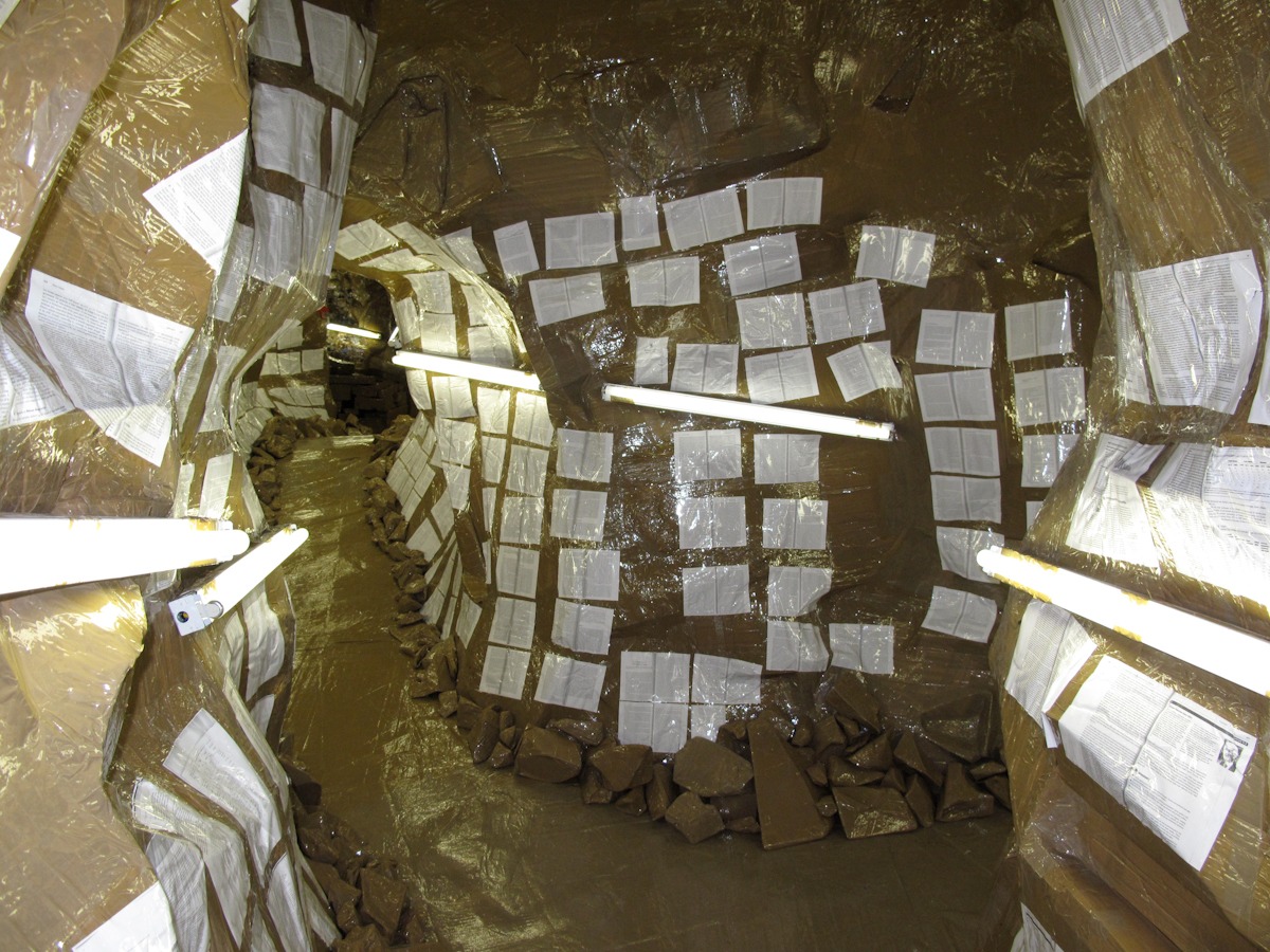 絵画 Fake it Rachel Wetzler on Thomas Hirschhorn's Fake It, Fake It