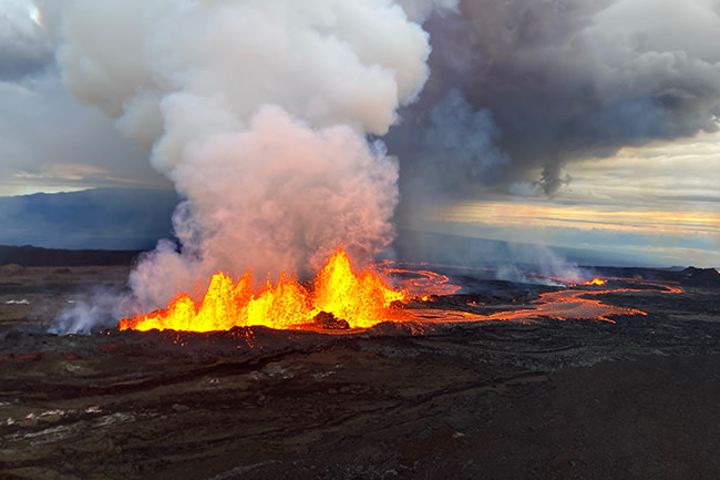 Images From the Ground and Space Reveal Mauna Loa’s Breathtaking ...