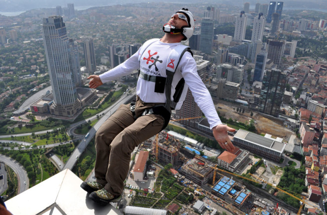 BASE_Jumping_from_Sapphire_Tower_in_Istanbul.jpg