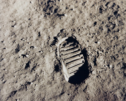 apollo11bootprint_300.jpg
