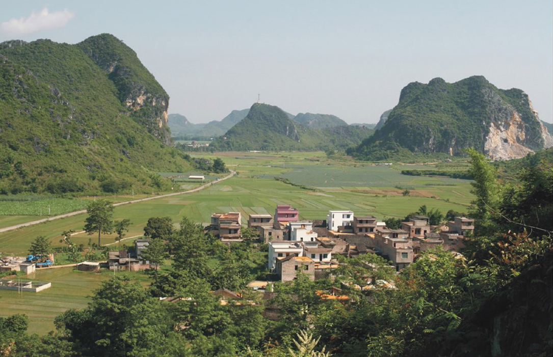 Landscape around Chuifeng Cave, Southern China. (Credit: Wei Wang)
