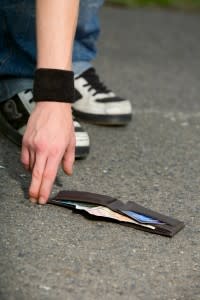lost-wallet-200x300.jpg
