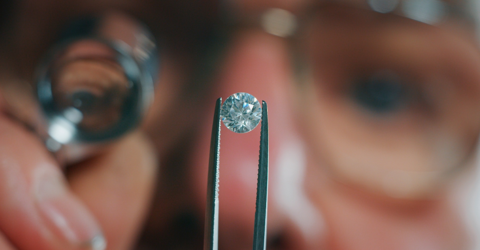 De Beers Turns Away From Lab-Grown Diamond Engagement Rings