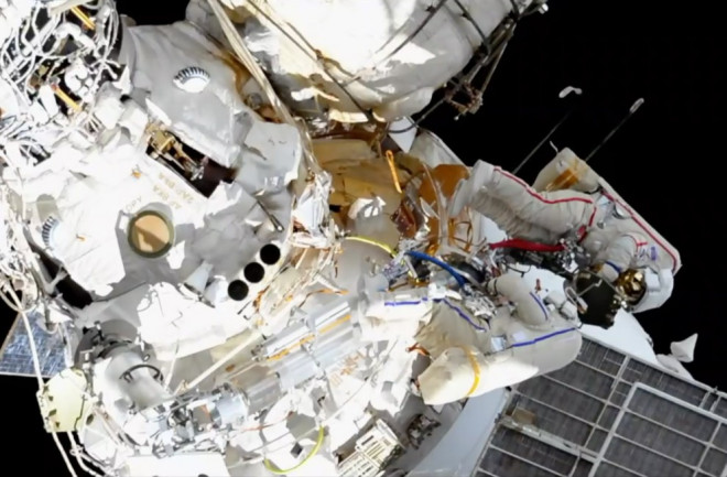 Space walk for ISS hole investigation