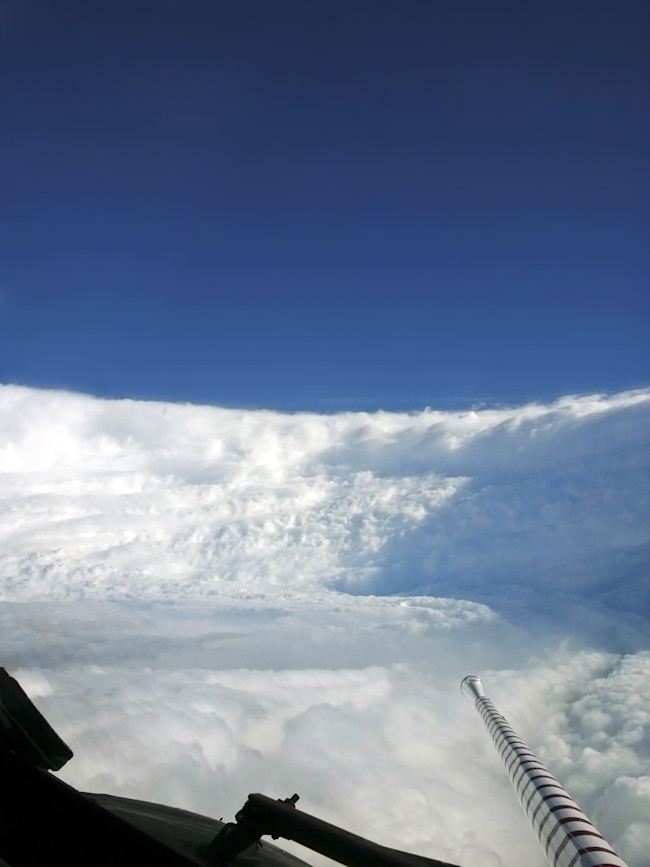 Hurricane_Katrina_Eye_viewed_from_Hurricane_Hunter.jpg