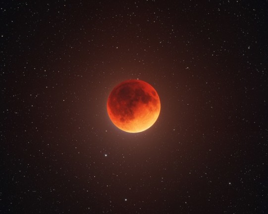 Totality Touches The Moon During The Lunar Eclipse | Discover Magazine