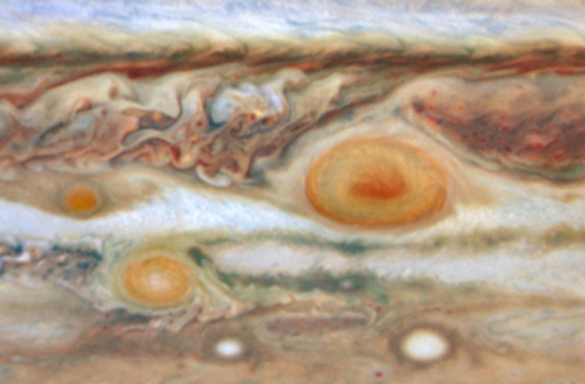 jupiterspotsnasa425.jpg