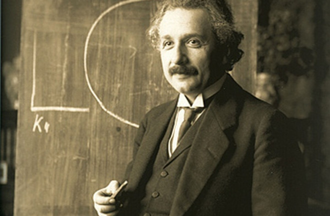Einstein2_chalkboad.jpg