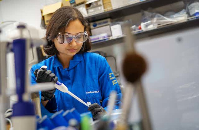 scientist-with-saftey-glasses-and-pipet