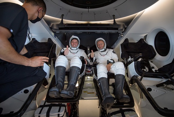 Crew Dragon Safely Returns Astronauts to Earth, Despite Minor Hiccup