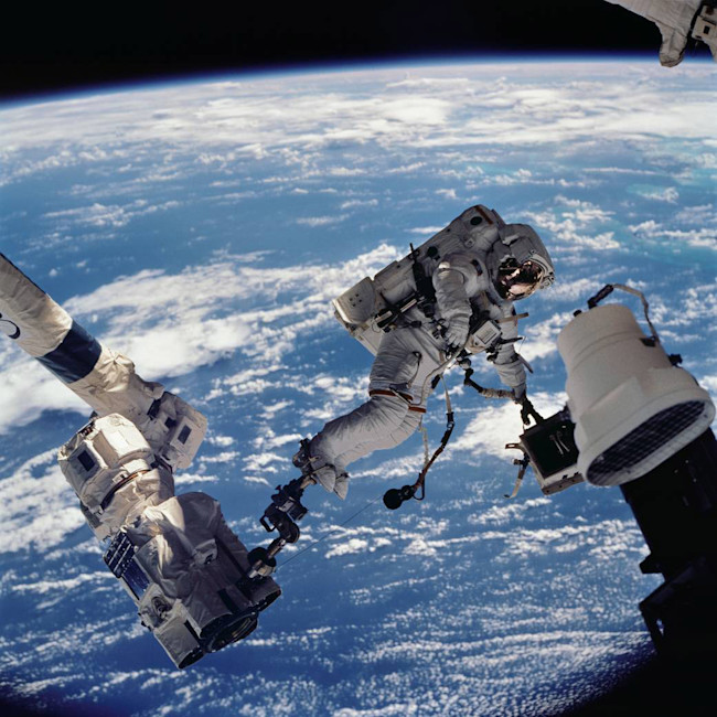Astronaut David Wolf spacewalk International Space Station - NASA