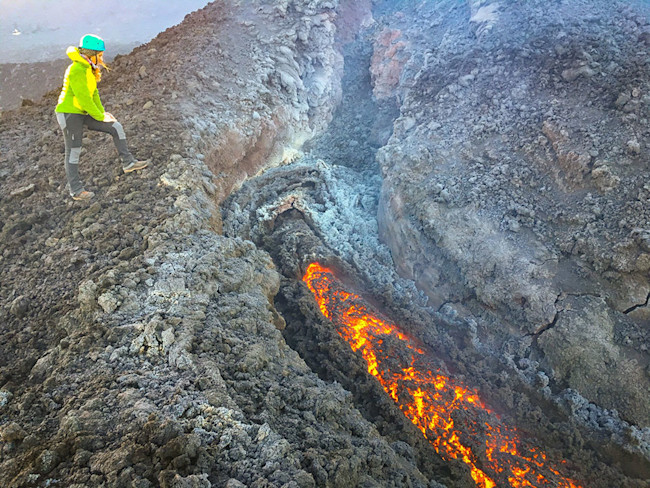 Lava on Etna, flow levee, June 2019 - Giuseppe Distefano