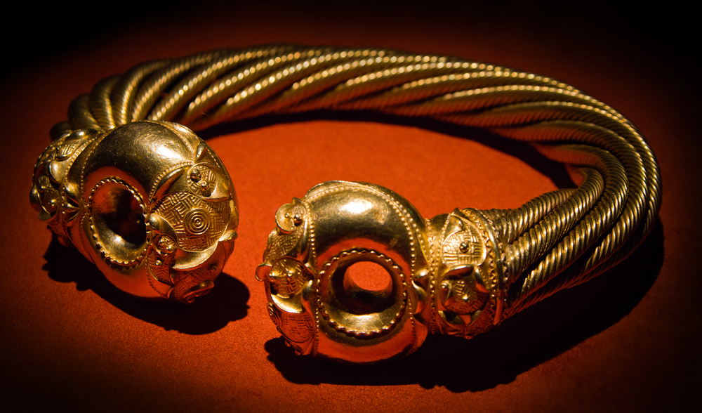 Les peuples anciens portaient des bijoux pour leur pouvoir protecteur et à d’autres fins mystiques
